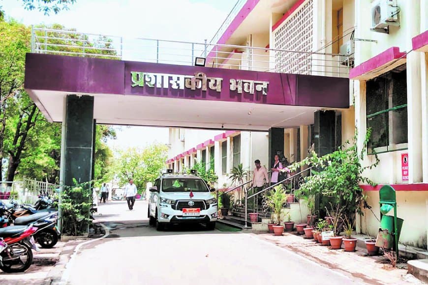 सिर्फ कागजों में नारी शक्ति और सम्मान की बातें, महिला अधिकारी को नहीं दे रहे कुलसचिव का प्रभार