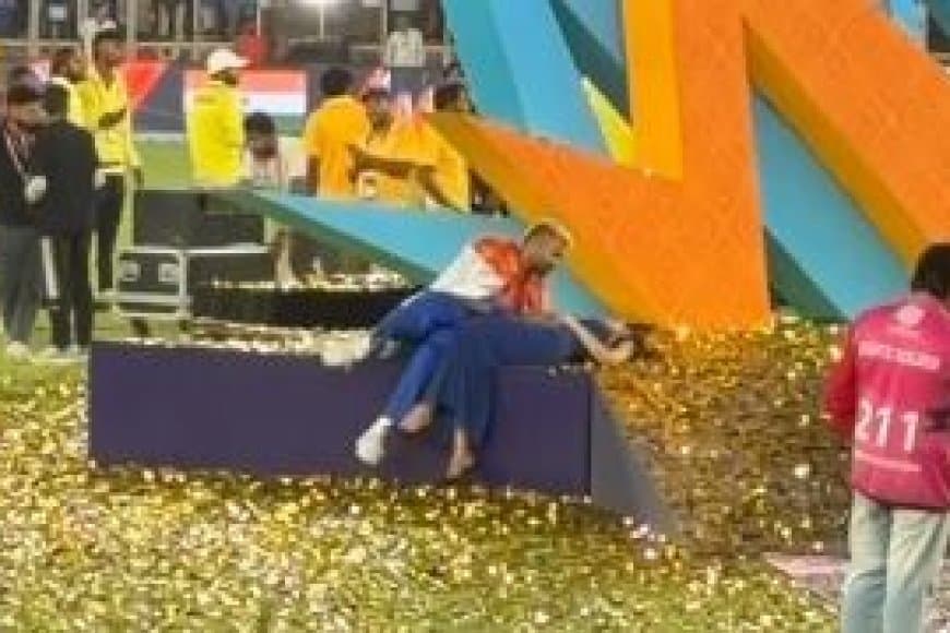 Hardik-Mahieka Controversy: T20 वर्ल्ड कप स्टेज पर 'रोमांस' देख भड़के यूजर्स, वीडियो वायरल