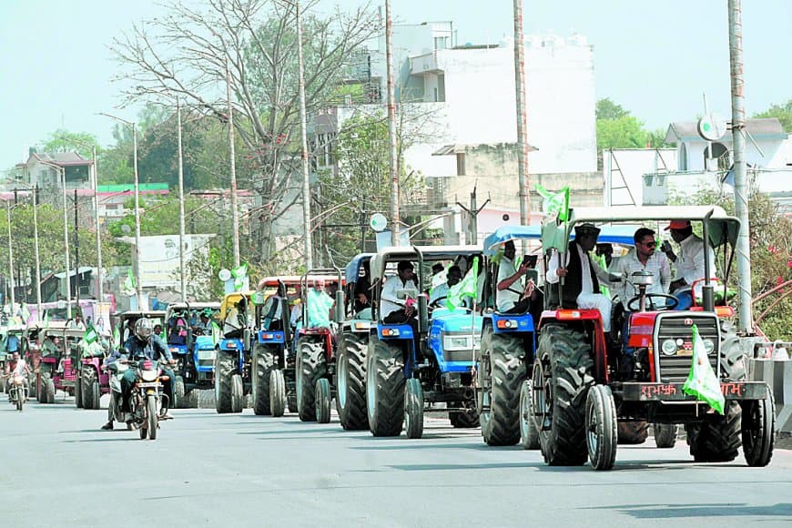 डालमिया को जमीन लीज देने के विरोध में हजारों किसानों का ट्रैक्टर मार्च