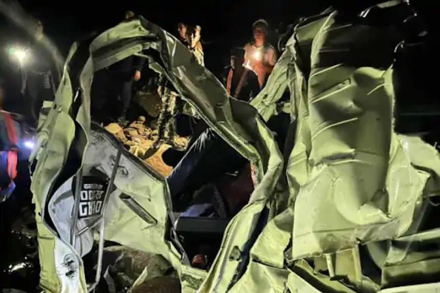 नेपाल: भारतीय तीर्थयात्रियों से भरी बस खाई में गिरी... सात की मौत