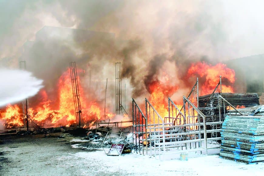 सतना में गोदाम में भीषण आग, एक किमी दूर तक दिखा धुएं का गुबार