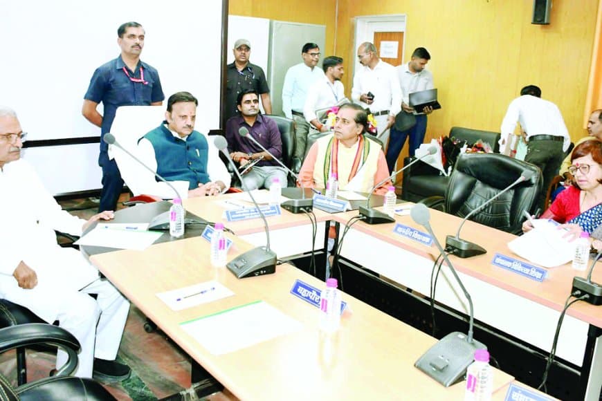 डिप्टी सीएम ने डीन को फटकारा, बोले आपकी मंशा ठीक नहीं लगती