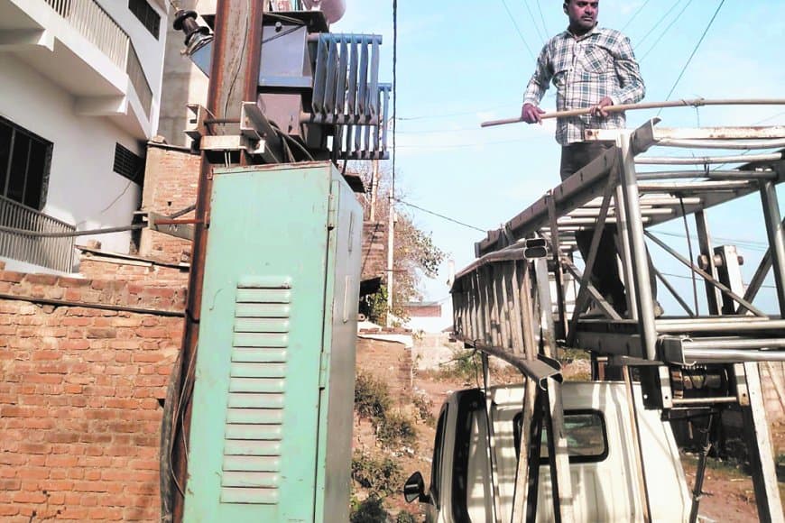 हल्की बारिश में आधा शहर अंधेरे में, बिजली व्यवस्था की खुली पोल