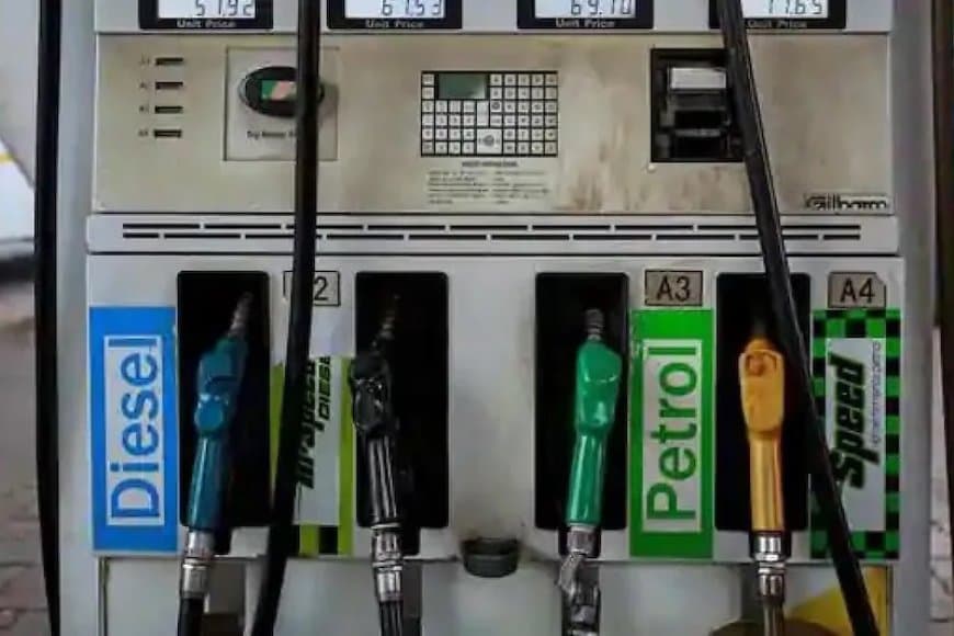 भारत: सरकार ने पेट्रोल पर उत्पाद शुल्क घटाकर तीन किया, डीजल पर शून्य