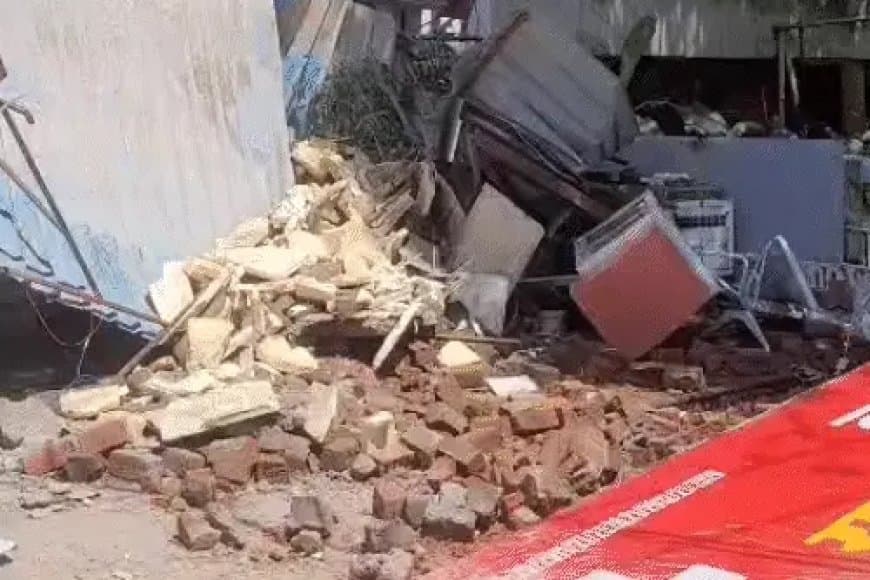 भोपाल: एम्स के सामने निर्माणाधीन बिल्डिंग का गिरा छज्जा, आठ लहूलुहान