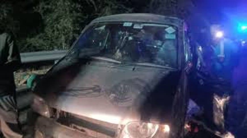 हाथरस हादसा: यमुना एक्सप्रेसवे पर बस और वैन की भीषण भिड़ंत, 6 की मौत, 6 घायल