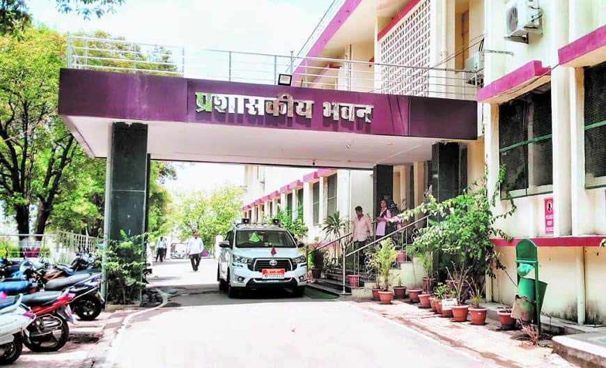 सिर्फ कागजों में नारी शक्ति और सम्मान की बातें, महिला अधिकारी को नहीं दे रहे कुलसचिव का प्रभार