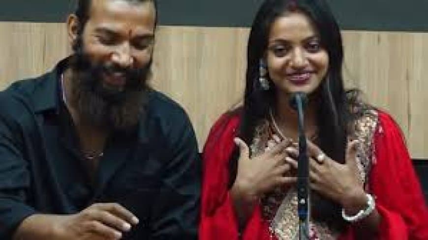 महाकुंभ वायरल गर्ल मोनालिसा ने मुस्लिम बॉयफ्रेंड फरमान से की शादी; लव जिहाद के आरोपों पर दी सफाई