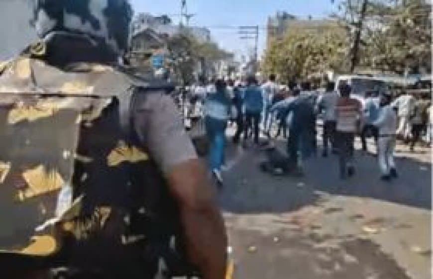 जबलपुर NSUI प्रदर्शन: कलेक्ट्रेट घेराव के दौरान पुलिस से झड़प, अवैध स्कूलों और छात्रसंघ चुनाव की मांग |