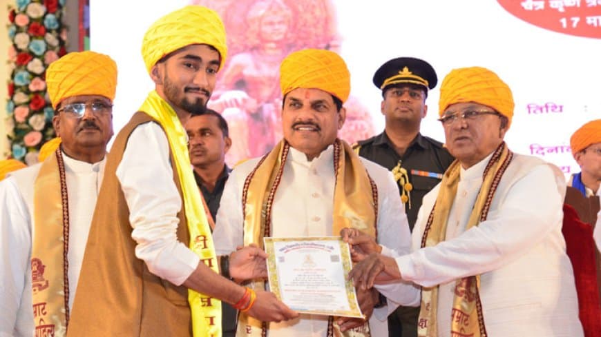 विक्रमादित्य विश्वविद्यालय दीक्षांत समारोह 2026: मुख्यमंत्री ने दिए 51 लाख और 5 ड्रोन, गीता भवन का भूमिपूजन