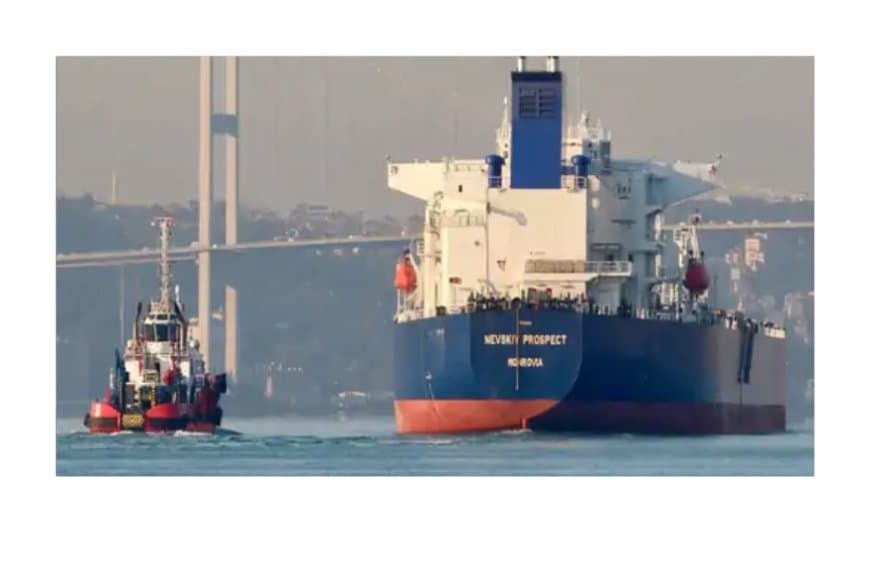 रूस-भारत तेल व्यापार: चीन जा रहे रूसी तेल टैंकरों ने बदला रास्ता, अब भारत में होगी सप्लाई