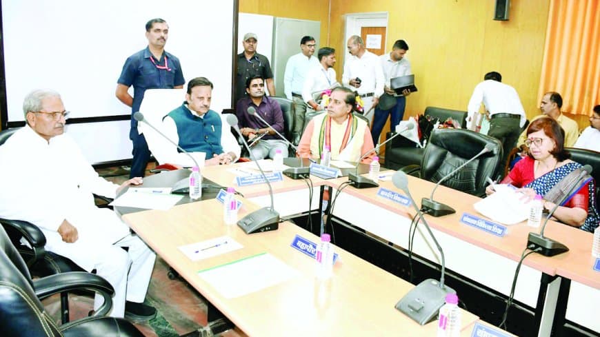 डिप्टी सीएम ने डीन को फटकारा, बोले आपकी मंशा ठीक नहीं लगती