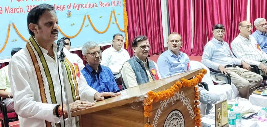 खाद और कीटनाशकों के उपयोग से धरती माता बीमार हो गई है: उप मुख्यमंत्री