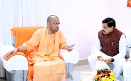 मध्यप्रदेश: मुख्यमंत्री की सादगी ने जीता वाराणसी के लोगों का दिल