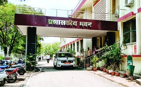 सीधी शिक्षा महाविद्यालय में प्रैक्टिकल लेने गए 3 शिक्षकों ने मांगे 15-15 हजार, प्राचार्य ने की कुलसचिव से शिकायत