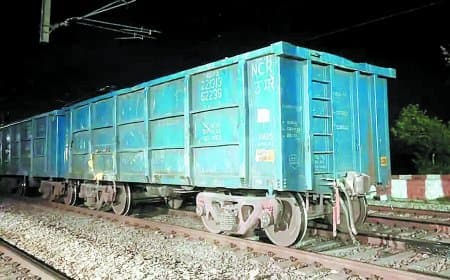 सतना-मानिकपुर रेलखंड में मालगाड़ी अनकपल, दो हिस्सों में बंटी, संचालन प्रभावित रहा