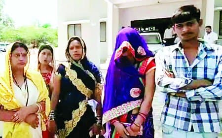 रीवा में दिनदहाड़े लूट, कट्टे की नोक पर सास बहू से गहने छीने