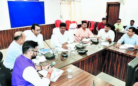 सीएम हेल्पलाइन में लापरवाही पर कलेक्टर सख्त, अधिकारियों को शो कॉज नोटिस