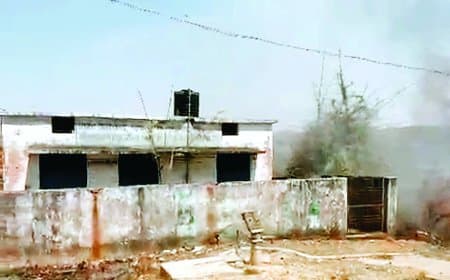 आंगनबाड़ी में लगी भीषण आग, सूझबूझ से सात बच्चों की जान बचाई गई