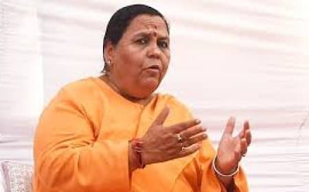 झांसी स्टेशन पर बाल-बाल बचीं उमा भारती: चलती ट्रेन में होना पड़ा सवार, रेल मंत्री को पत्र लिख व्यवस्था पर उठाए सवाल