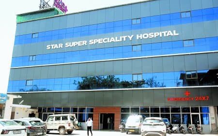 चिकित्सकीय लापरवाही से युवक मौत पर बवाल, शव रख हाईवे जाम कर प्रदर्शन