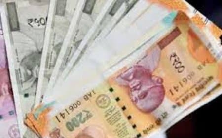 सरकारी कर्मचारियों को तोहफा: DA में 2% की बढ़ोतरी, जानें 8वें वेतन आयोग और न्यूनतम वेतन पर लेटेस्ट अपडेट