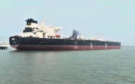 होर्मुज संकट: ईरानी दावे के बावजूद भारतीय तेल टैंकरों ने लिया यू-टर्न, 8.3 मिलियन बैरल तेल फंसा