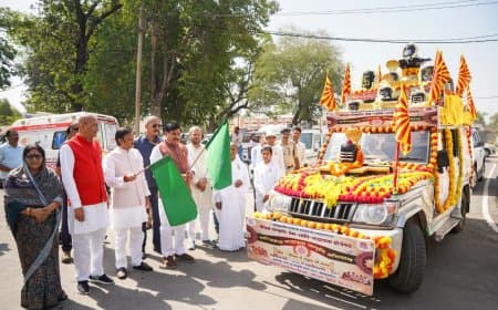 मध्यप्रदेश: मुख्यमंत्री रीवा में पारिवारिक सद्भावना जागृति अभियान के रथ को दिखाई हरी झंडी 