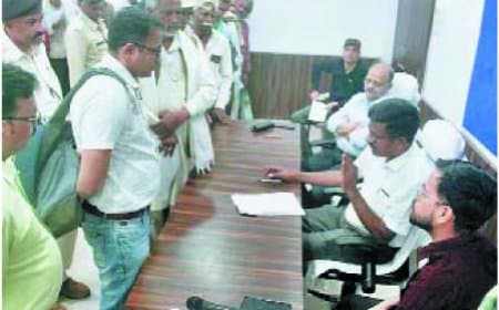 आलीशान मकान, लग्जरी गाड़ियां फिर भी गरीब सूची में नाम, जांच शुरू