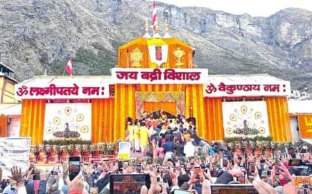 पुनर्वसु नक्षत्र और सर्वार्थ सिद्धि योग में खुले बद्रीनाथ के कपाट, सीएम ने पीएम के नाम से की पहली पूजा