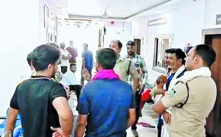 खुली खदान में डूबने से मासूम की मौत, मुआवजे को लेकर धरना