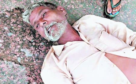 अस्पताल पोर्च में तीन घंटे तड़पता वृद्ध, लापरवाही से हुई दर्दनाक मौत