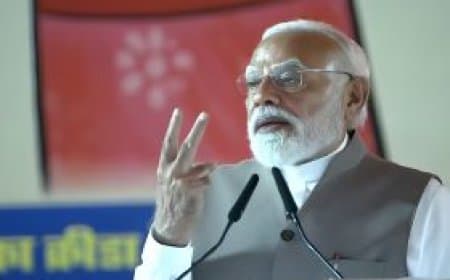 पीएम मोदी हुए मेहरबान : वाराणसी को 6332 करोड़ की परियोजनाओं और अमृत भारत ट्रेन की दी सौगात