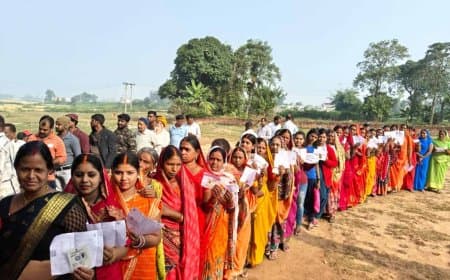 पश्चिम बंगाल: 142 सीटों पर हो रहा मतदान...कोलकाता में बूथ पर हंगामा... नादिया में भाजपा एजेंट पर हमला