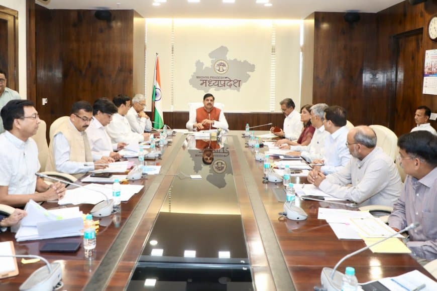 मध्यप्रदेश: ऑफिस से बाहर निकलें  कमिश्नर -कलेक्टर, करें निरीक्षण और गांवों में रात्रि विश्राम