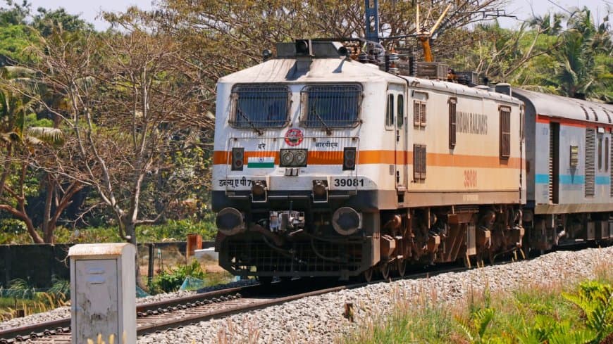 उत्तराखंड में टला बड़ा हादसा: बिना इंजन दौड़ा ट्रेन का कोच, फिर बेपटरी 