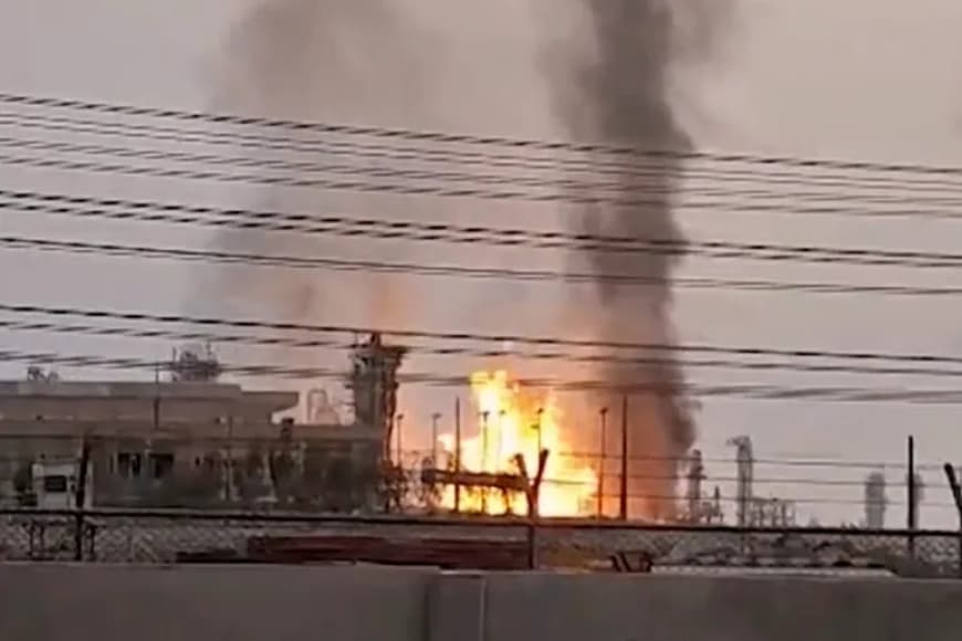 महायुद्ध की आहट: इजराइल का ईरान के पेट्रोकेमिकल जोन और परमाणु केंद्र पर बड़ा हमला