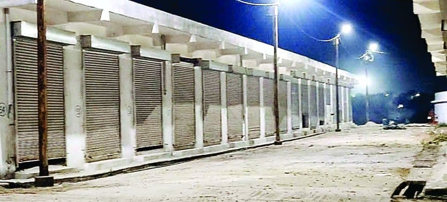 8.30 करोड़ की 87 दुकानें बंद, लापरवाही से प्रोजेक्ट खंडहर बनने की कगार