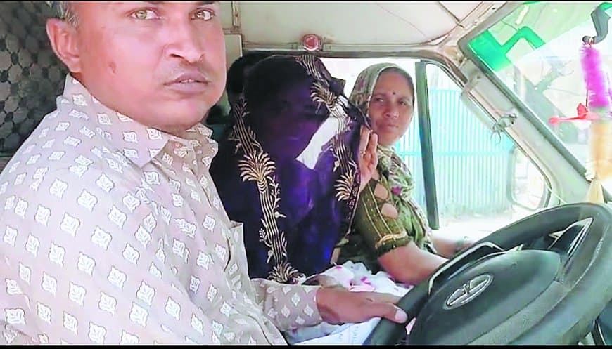 जनसेवा पर सवाल: 108 एम्बुलेंस बनी सवारी गाड़ी, नियमों की खुली अनदेखी