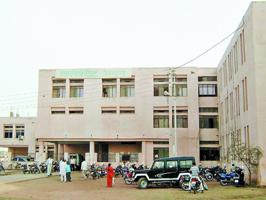 सीएम हेल्पलाइन शिकायतों में लापरवाही आठ तहसीलदार समेत 37 को नोटिस