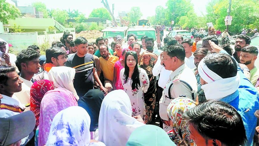 एलपीजी के लिए हाहाकार, कतार, चक्काजाम और पुलिस के बीच लोग परेशान दिखे