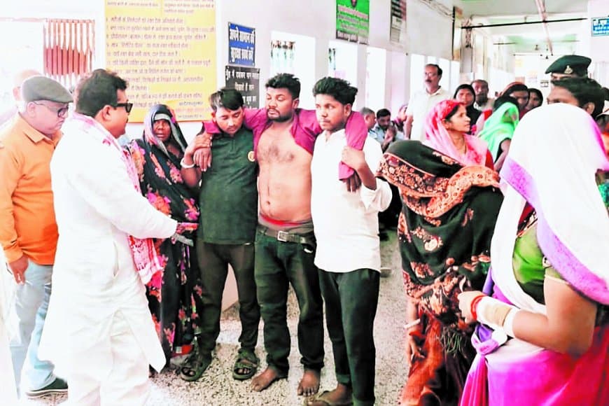 पुरानी रंजिश में खूनी झड़प, दो गुट भिड़े, 16 घायल अस्पताल में भर्ती