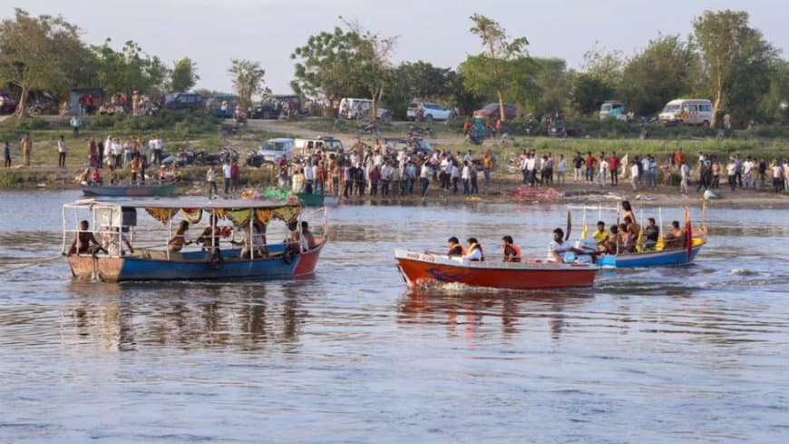 वृंदावन नाव हादसा: यमुना में रेस्क्यू ऑपरेशन जारी, अब तक 11 की मौत और 4 लापता