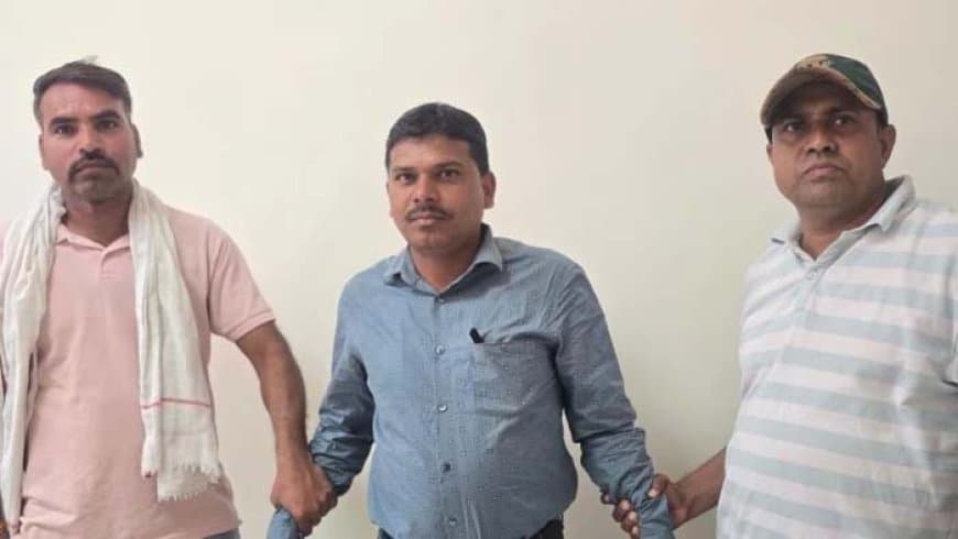 मध्यप्रदेश: रतलाम में लोकायुक्त ने पटवारी को घूस की दूसरी किस्त लेते रंगे हाथ पकड़ा