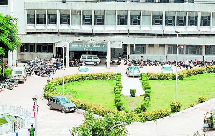 संजय गांधी अस्पताल में एक्सपायर्ड बैटरियां, वेंटिलेटर बैकअप फेल, मरीजों की जान खतरे