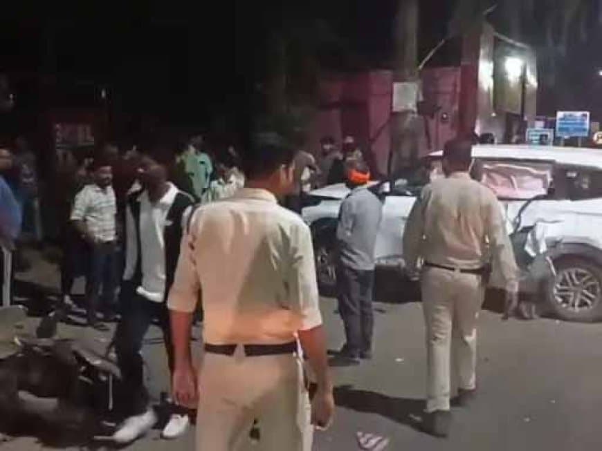 दरम्यानी रात एक भीषण सड़क हादसे में दो लोगों की मौत