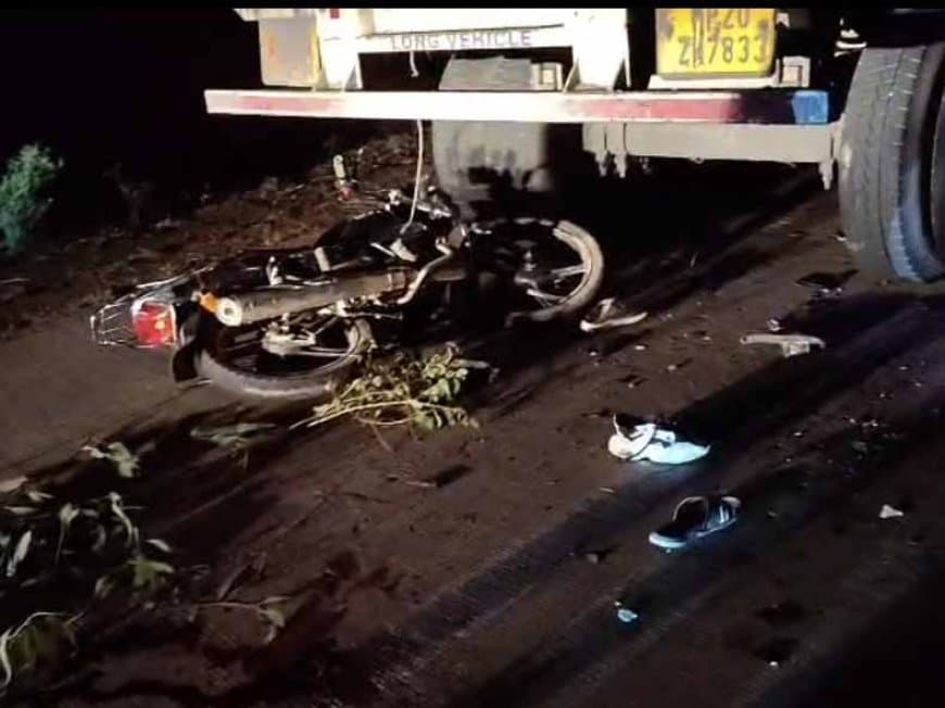 मध्यप्रदेश: उमरिया में ट्रक से टकराई बाइक, दो की मौत, दो की हालत गंभीर...शहडोल रेफर