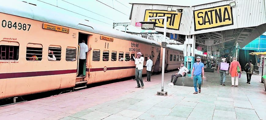 यात्रियों की बढ़ेगी परेशानी: 17 ट्रेनों के बदले मार्ग, नहीं जाएंगी प्रयागराज