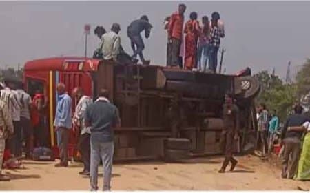 मध्यप्रदेश: कटनी से जबलपुर आ रही बस की ट्रैक्टर से भिड़ंत... 50 यात्री घायल, छह की हालत गंंभीर 