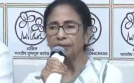 ममता बनर्जी का बड़ा हमला, 'वोट डकैती' के आरोपों के बीच इस्तीफे की पेशकश और हार की समीक्षा के लिए विशेष टीम का एलान